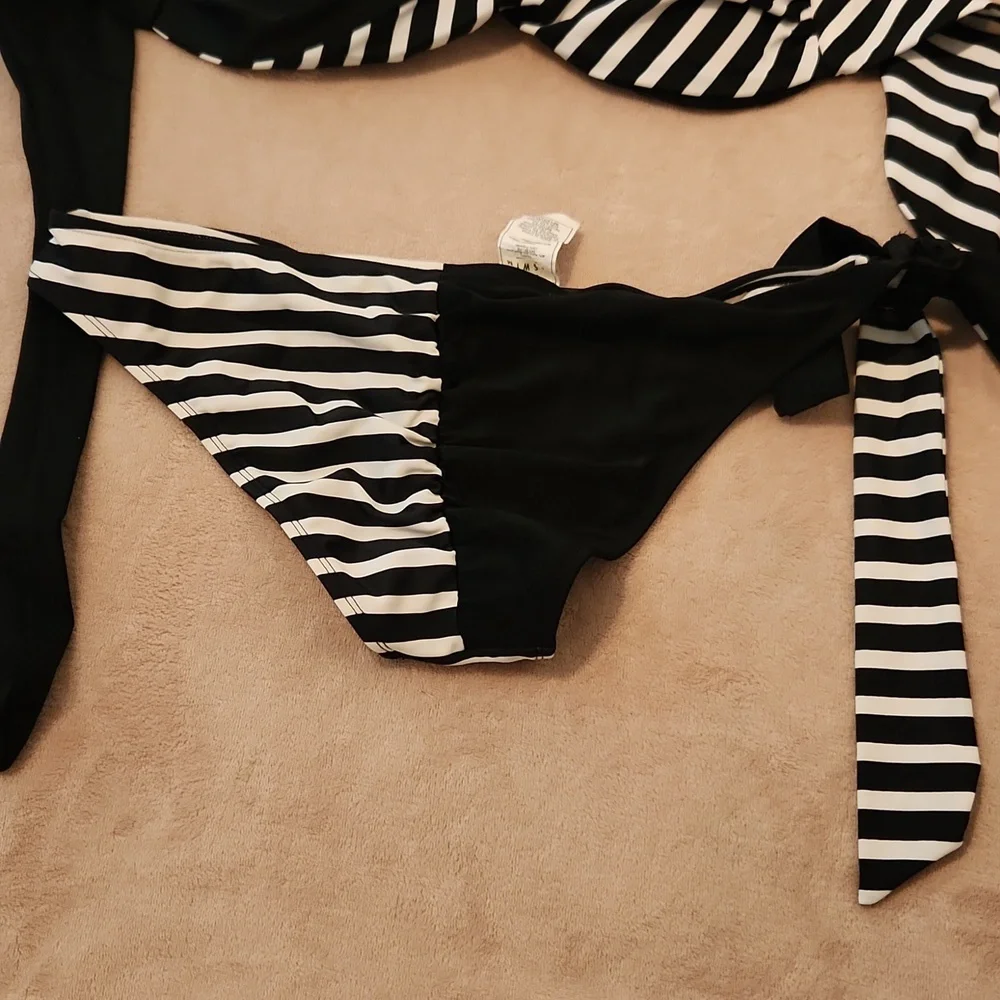Bikini - Picture 4 of 7